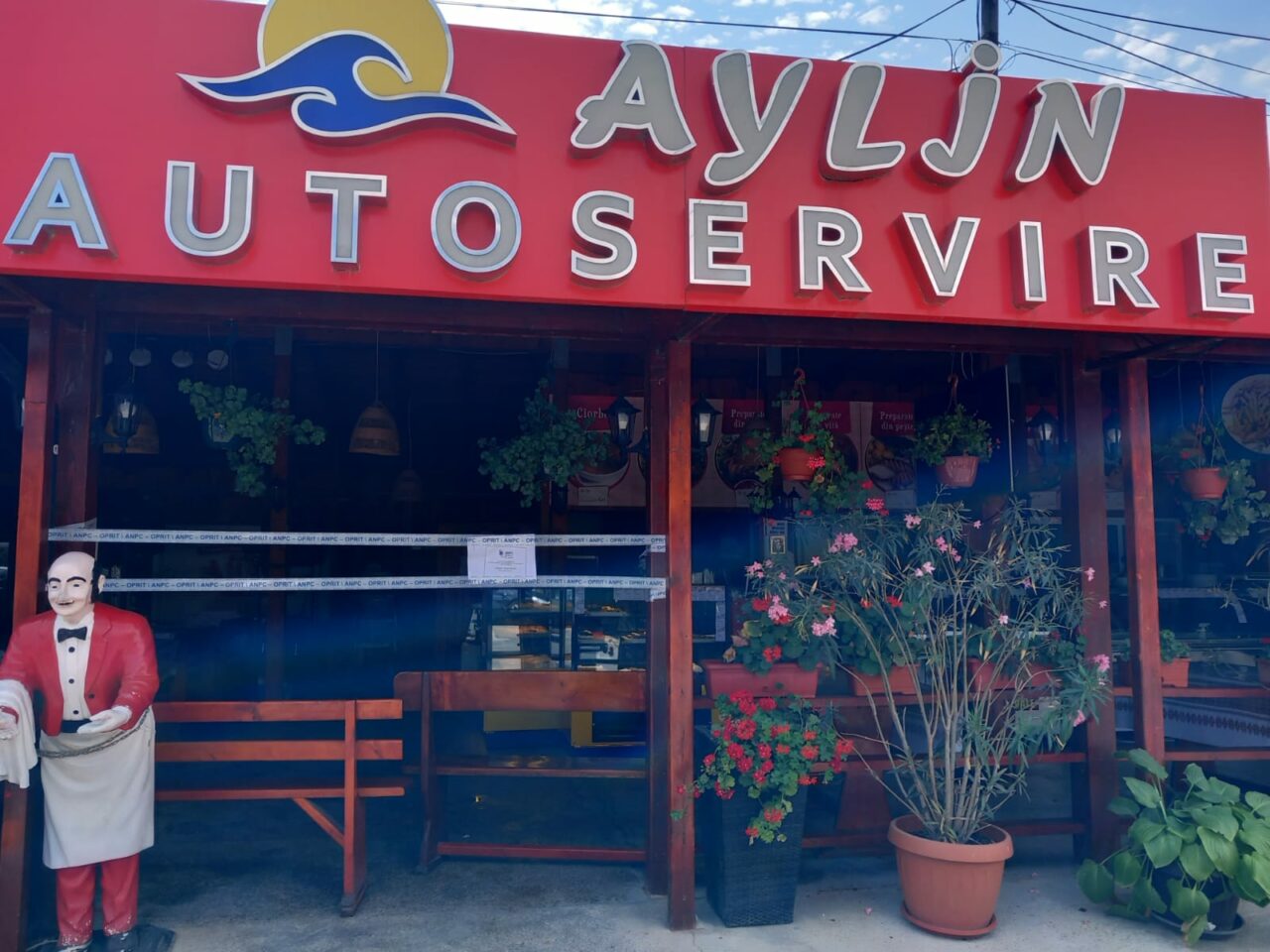 Comisarii ANPC, uimiți de un proprietar de restaurant, nemulțumit și el de mizeria din propria bucătărie