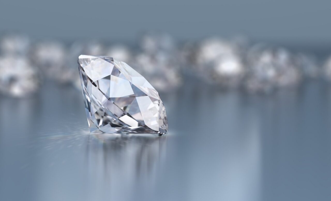 (P) 4C-urile diamantului explicate: tăietură, culoare, claritate și carate