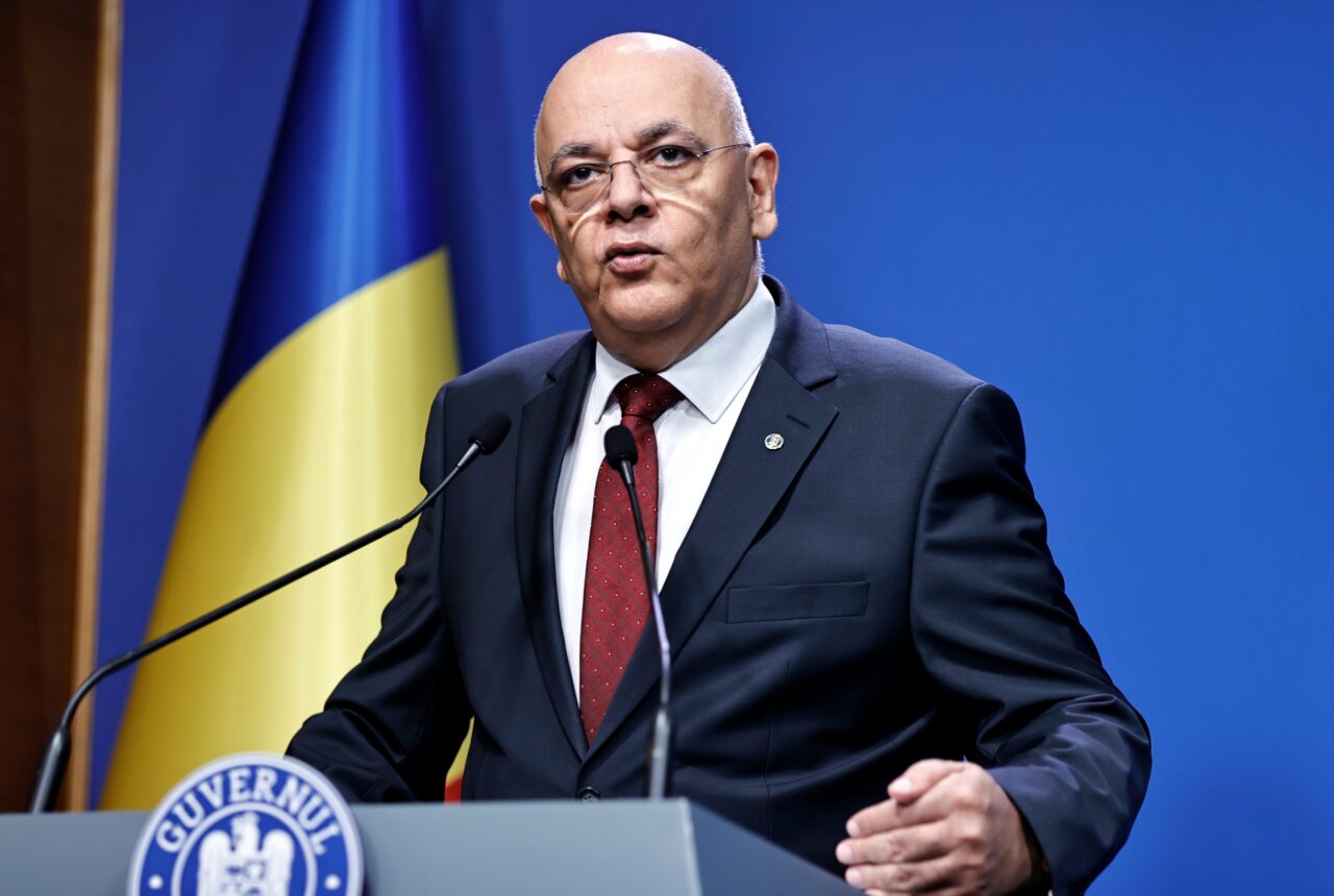 Bușteni și animale MOARTE în Lacul Bicaz, adunate în urma inundațiilor. Arafat: „Să colaboreze și să lucreze la curățirea lacului”