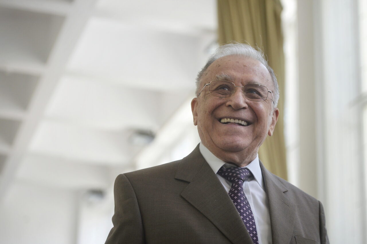 Cum arată mormântul lui Ion Iliescu. Cavoul este pregătit din timp/ FOTO
