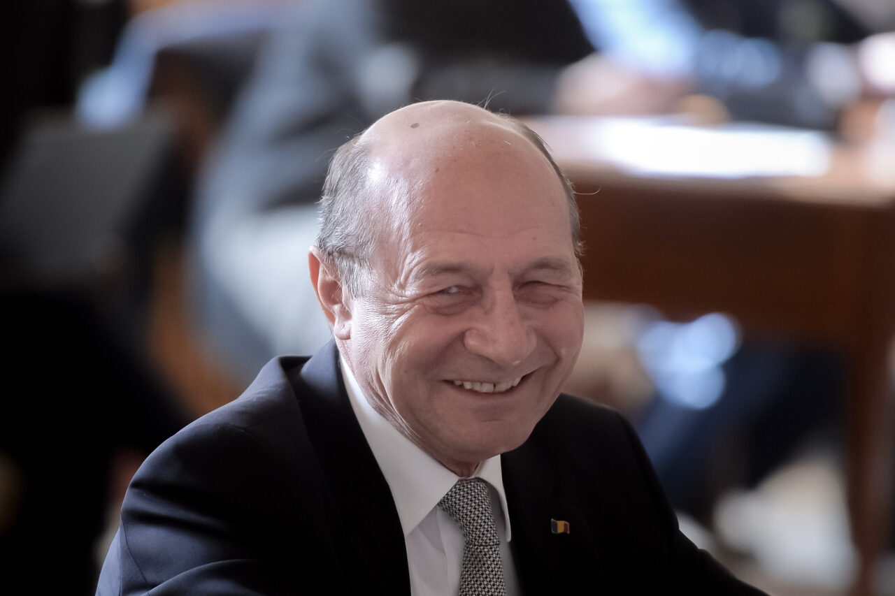 Traian Băsescu își recapătă drepturile de fost președinte. Guvernul îi dă o vila RA-APPS, după decizia CCR