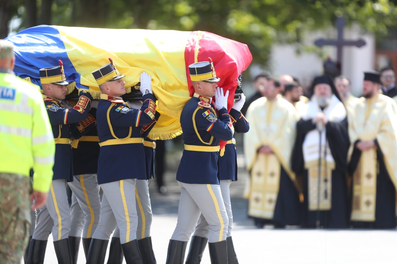 Nicușor Dan ar fi cerut să țină un DISCURS la funeraliile lui Ion Iliescu, apoi s-ar fi răzgândit. Cum ar fi încercat USR-ul să saboteze ceremonia