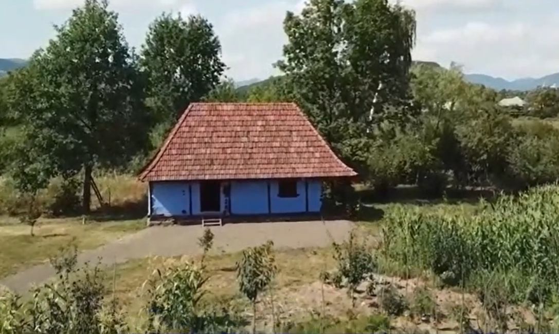 Minunea din Țara Oașului. Un muzeu autentic țărănesc stă să răsară în Toagul Pastorului