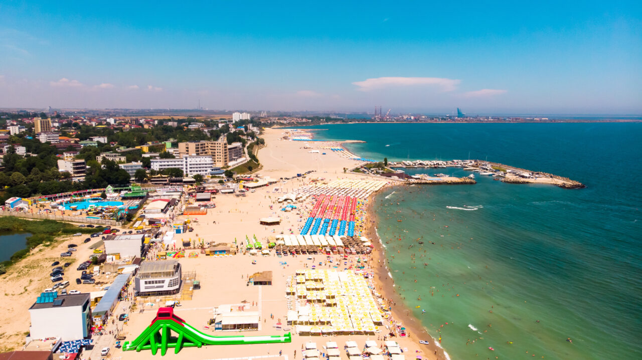 Cele 6 plaje românești care au primit eticheta „Steagul Albastru”. Sunt cunoscute pentru regulile stricte de curățenie și serviciile turistice