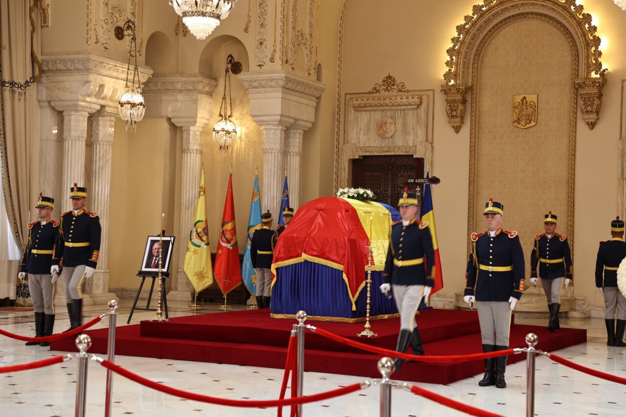 Noi dovezi. Nicușor Dan a dat peste cap ceremoniile funerare ale lui Ion Iliescu. Apropiații și familia, privați de un ultim omagiu