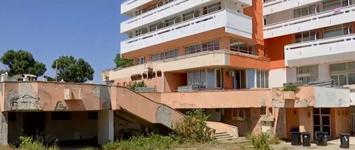 Staţiuni de pe litoralul românesc cu HOTELURI încremenite în timp, de zeci de ani. Cum arată camerele din clădirile-simbol ale comunismului
