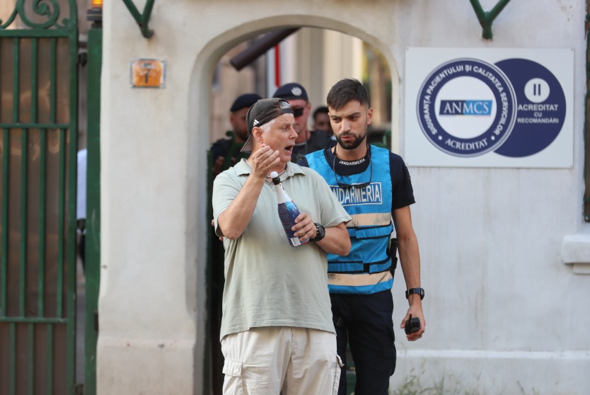 Marian Ceaușescu a deschis șampania după moartea lui Ion ILIESCU, în fața spitalului, unde a fost internat:”Ministerul Justiției să suporte costurile”