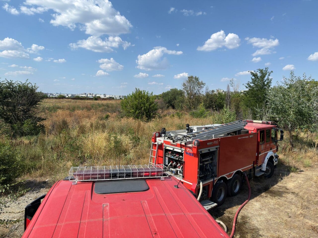 V bližini Delte Văcărești v Bukarešti izbruhnil požar, ena oseba v bolnišnici