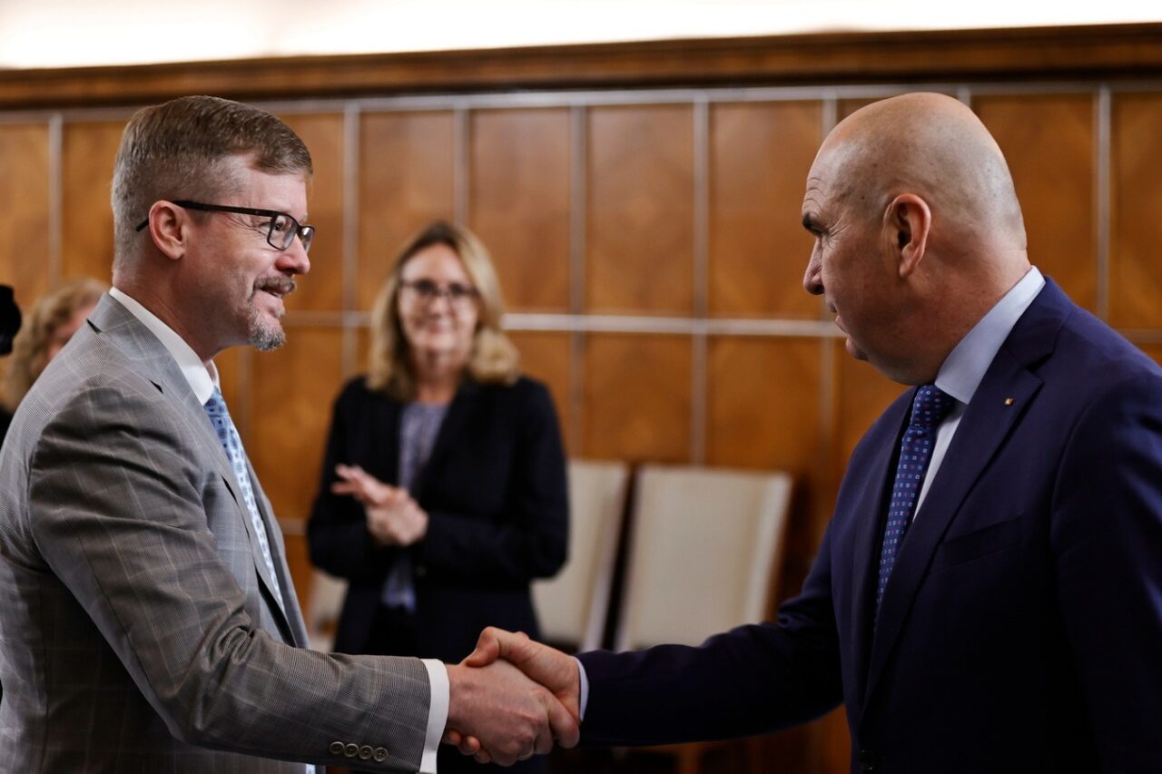 Premier Romunije Ilie Bolojan se je srečal s predstavniki ameriške ambasade in AmCham