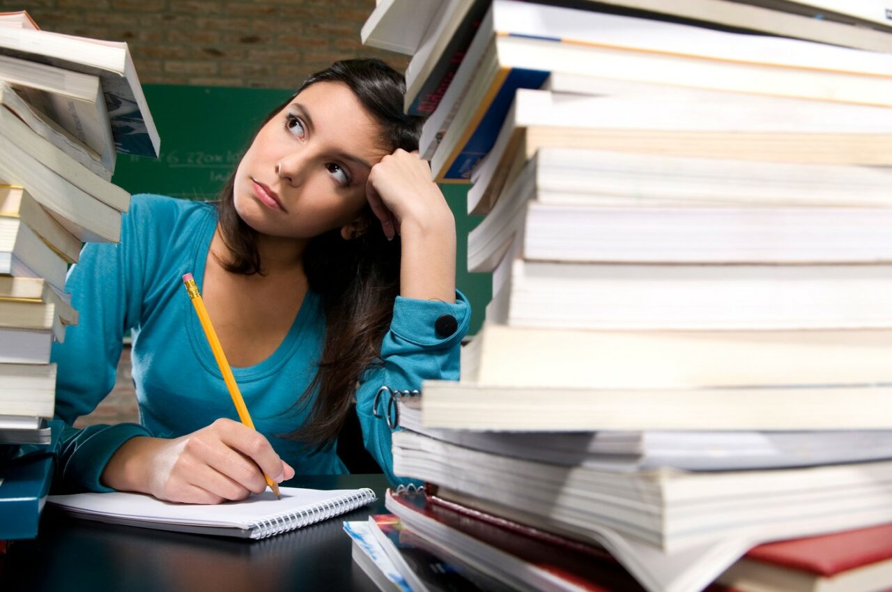 Noi reguli pentru BURSELE studenților din învățământul de stat. De când se plătesc și care sunt studenții care le vor pierde