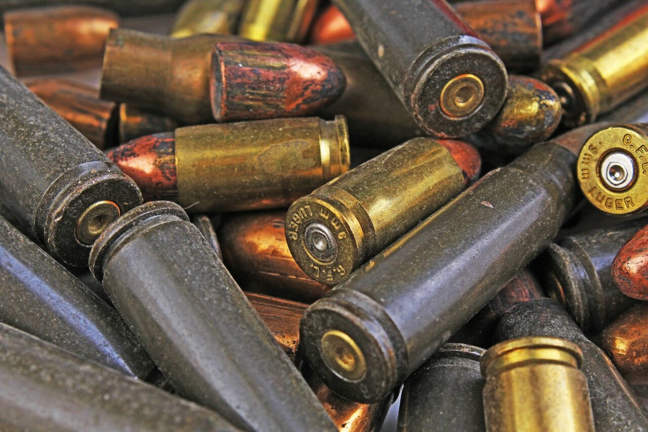 Explozia de la Cugir, care a distrus aproape 130.000 de cartușe pregătite pentru export, comparată cu sabotajele GRU din Bulgaria