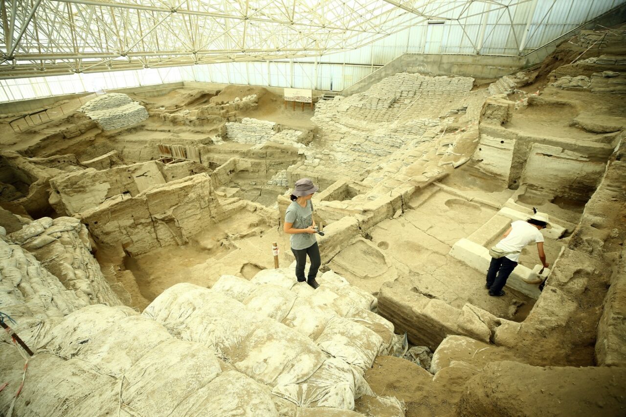 O descoperire arheologică în Turcia demonstrează că oamenii erau înmormântați sub casele în care locuiau