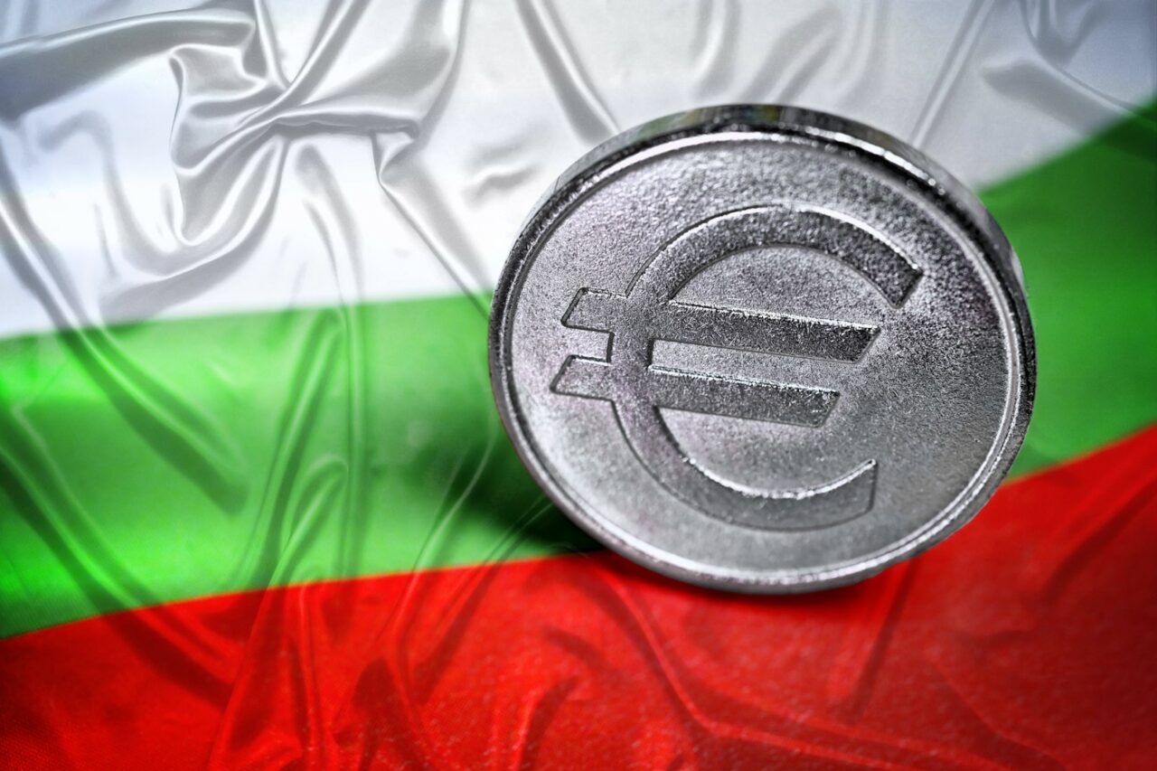 Comercianții din Bulgaria sunt OBLIGAȚI, începând de astăzi, să afișeze prețurile atât în leva, cât și în euro