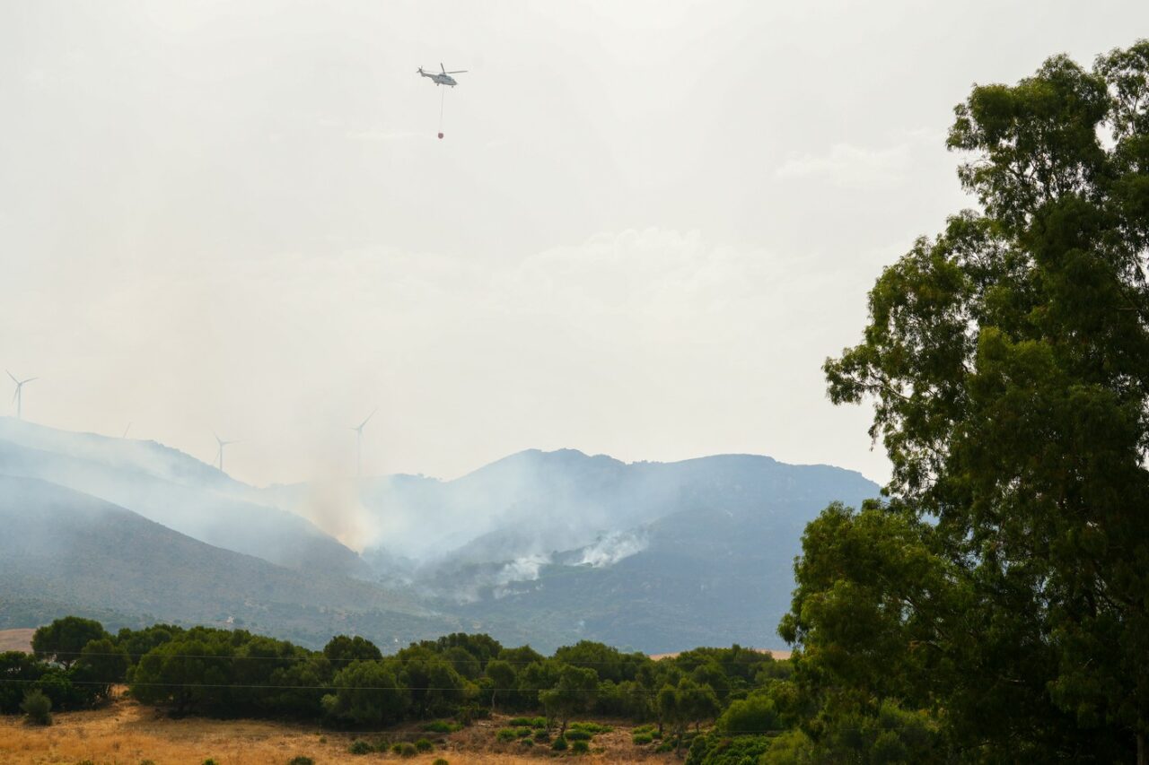 INCENDIU puternic de vegetație în Spania. Mii de turiști și localnici au fost evacuați din calea flăcărilor