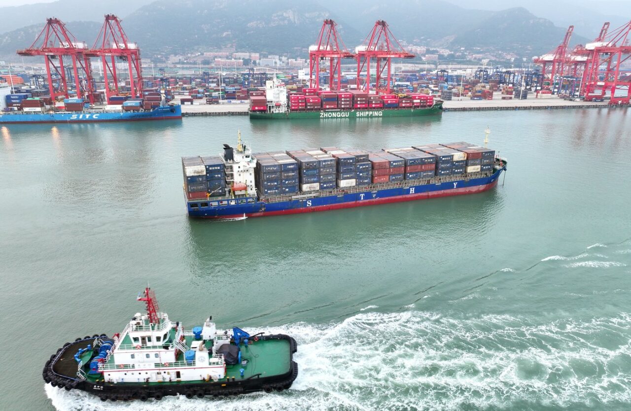 Beijingul înregistrează o CREȘTERE semnificativă a exporturilor și importurilor/ Companiile chineze beneficiază de armistițiul cu SUA