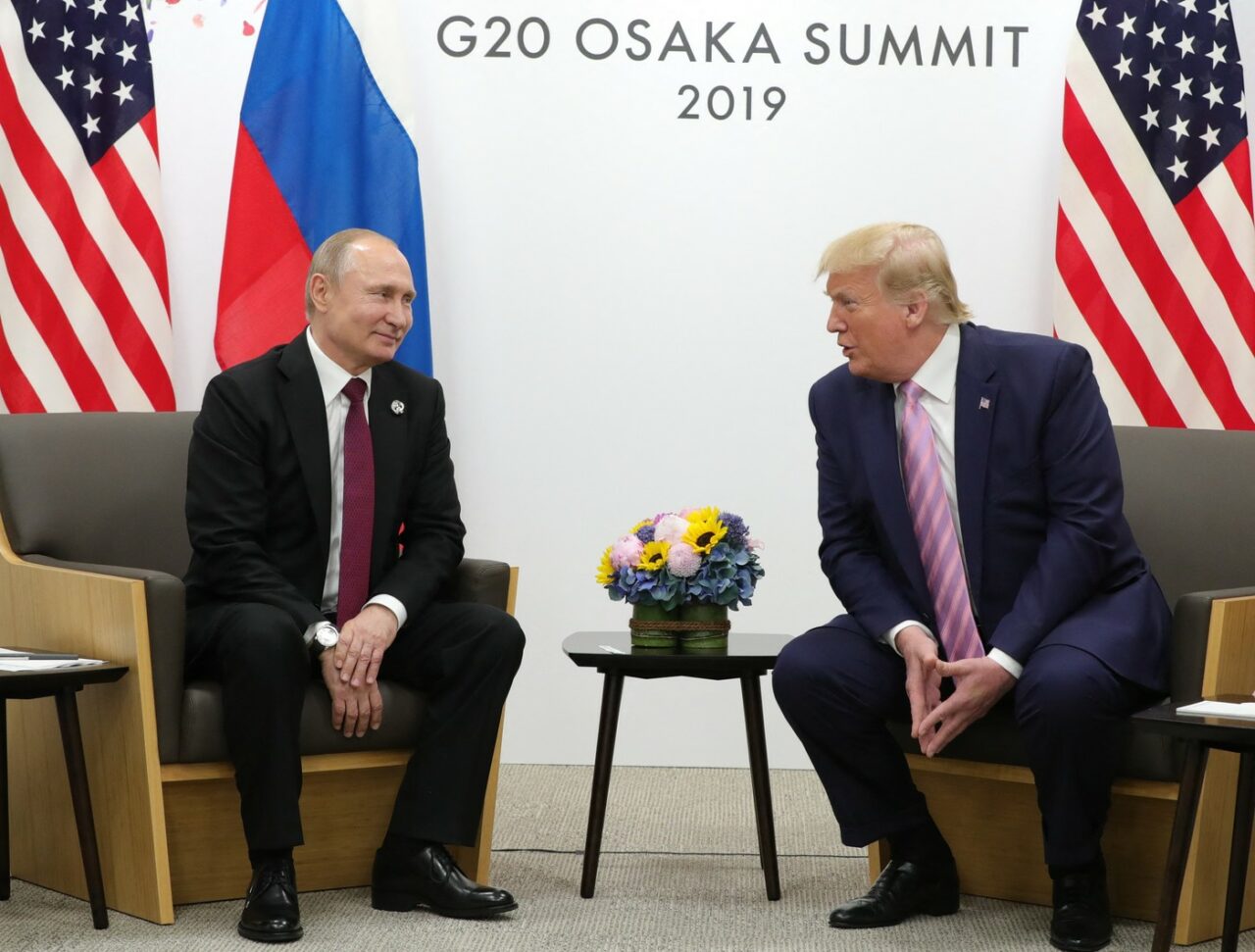 Kremlinul anunță că o ÎNTÂLNIRE între Vladimir Putin și Donald Trump va avea loc „în zilele următoare”