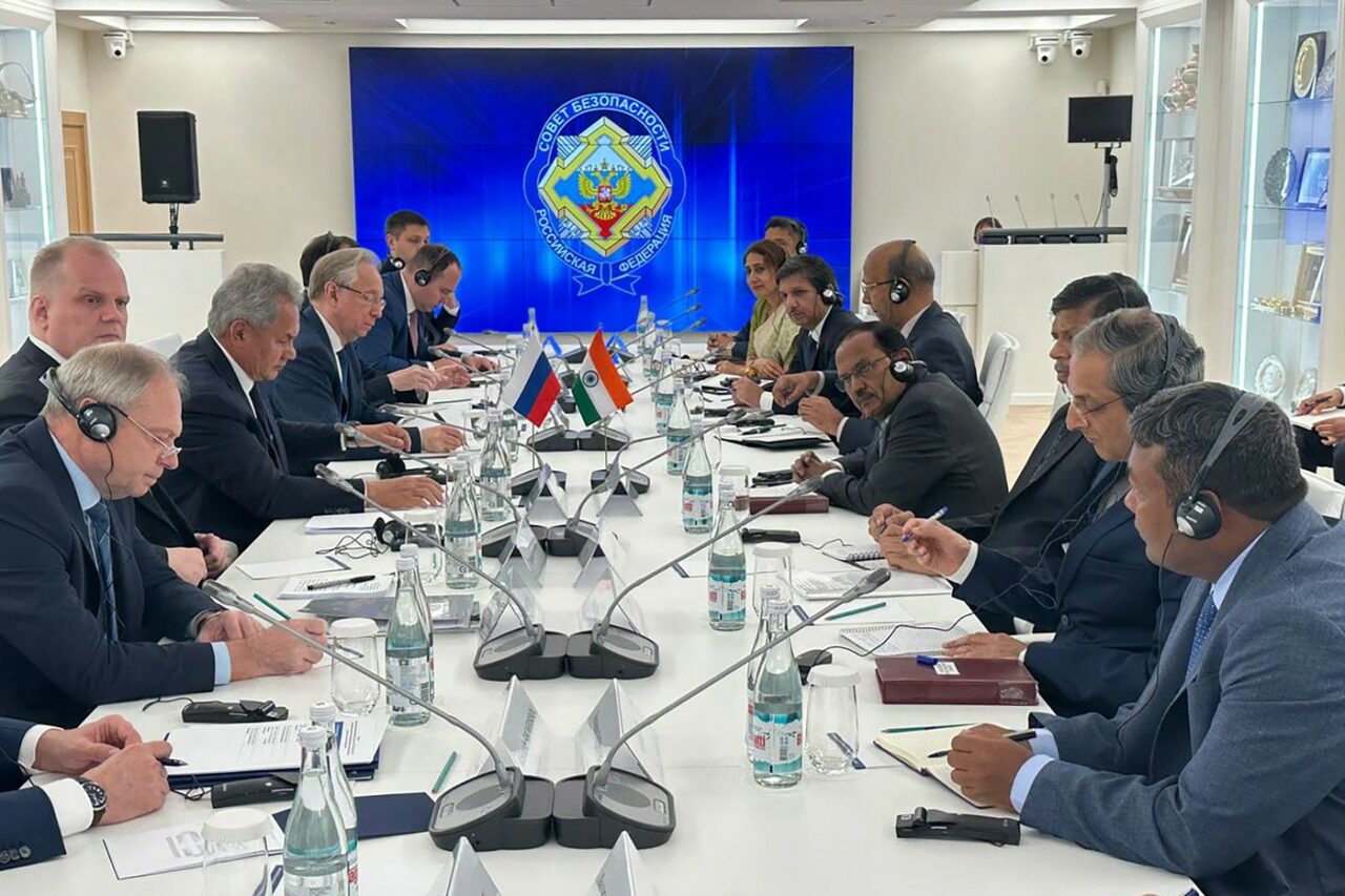 Moscova și New Delhi își exprimă angajamentul de a-și consolida PARTENERIATUL strategic/ India continuă să achiziționeze petrol rusesc