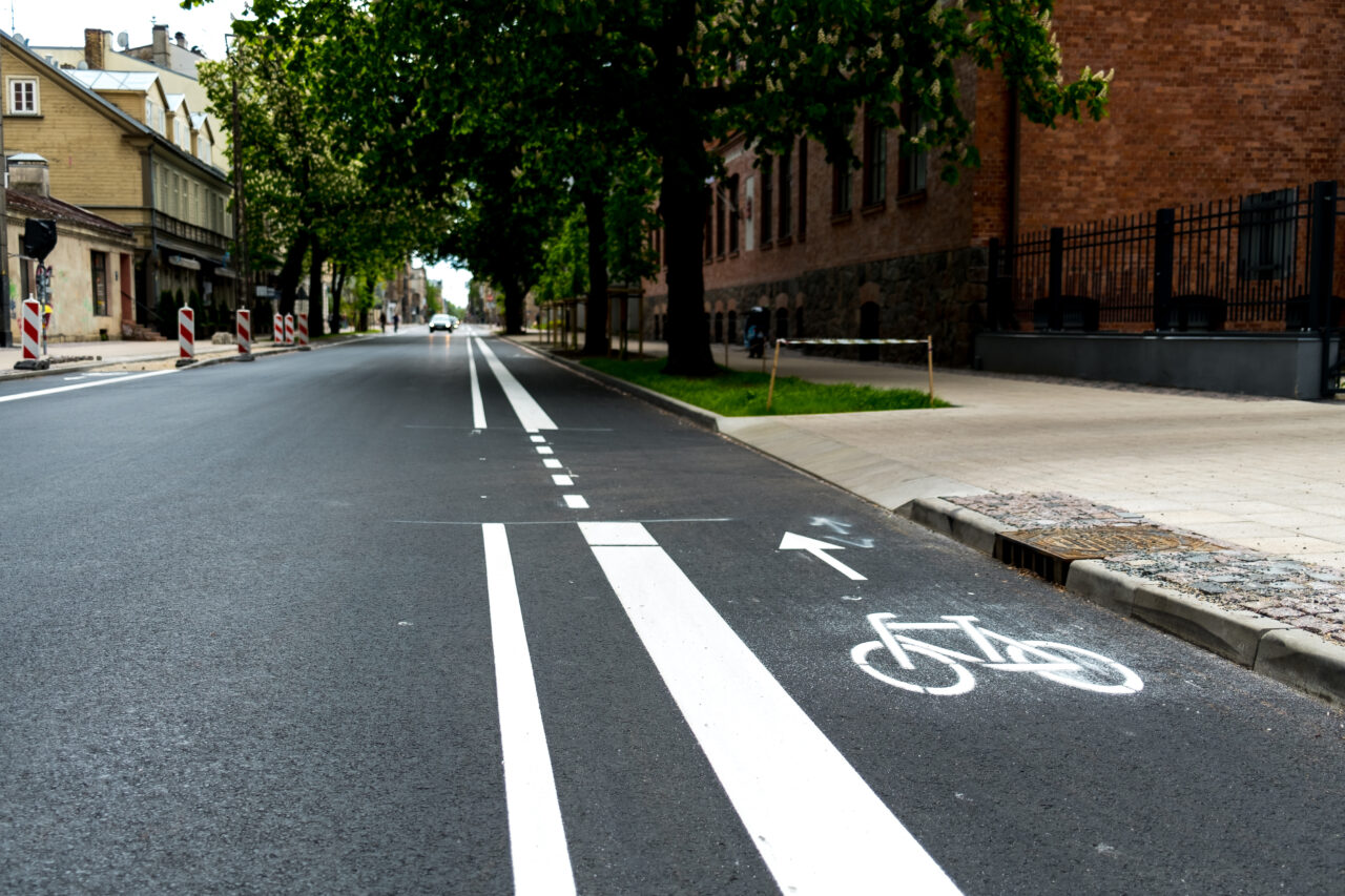 Pista pentru bicicliști din comuna Miroslava, Iași, se naște cu scandal. „În zona locuinței domnului primar, traseul pistei este modificat complet”