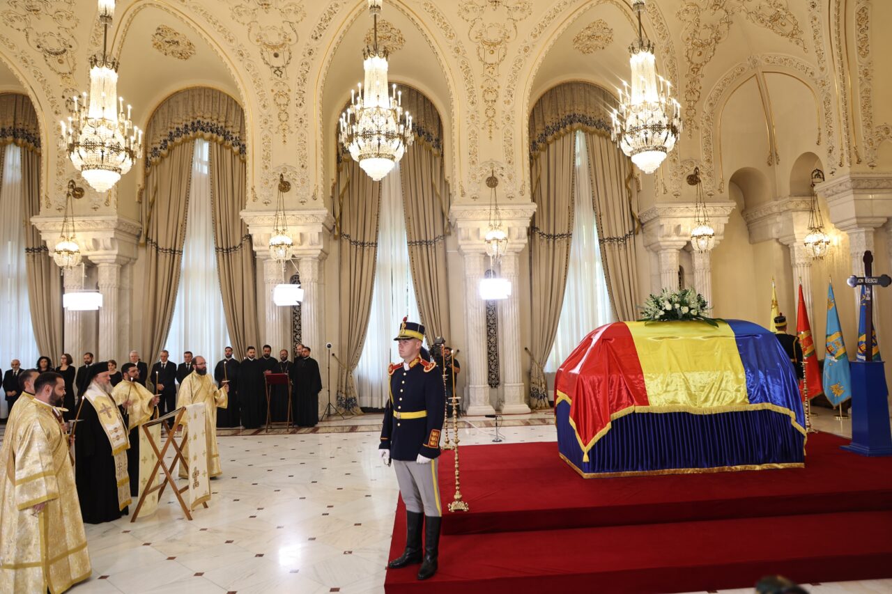 FUNERALII Ion Iliescu/ Sicriul a ajuns la Palatul Cotroceni. Principalele momente ale zilei, transmise LIVE