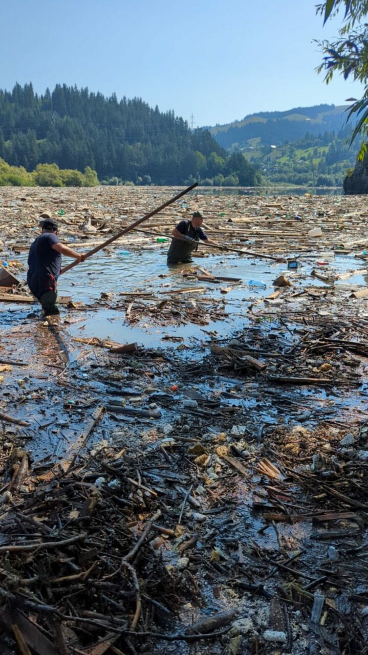 Guvernul pregătește al treilea pachet de sprijin pentru sinistrații din Neamț și Suceava