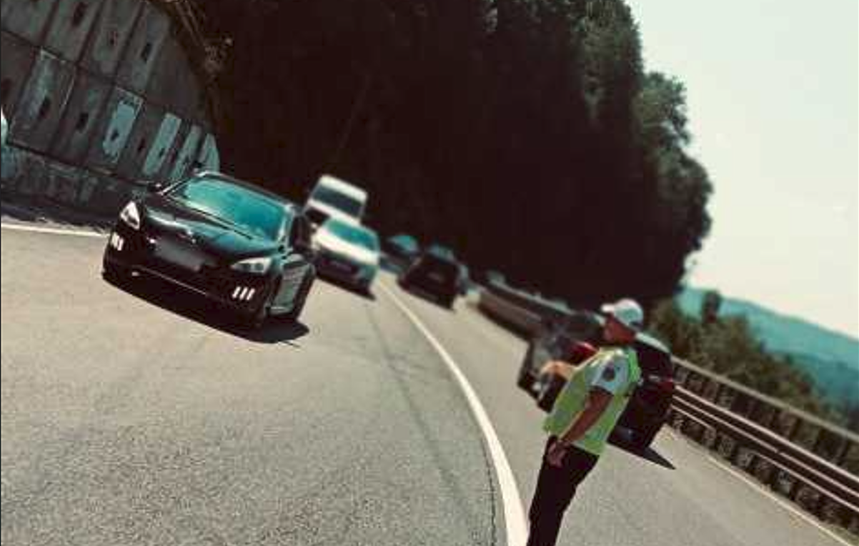 Trafic aglomerat pe Valea Prahovei. Șoferii pot opta pentru rute alternative