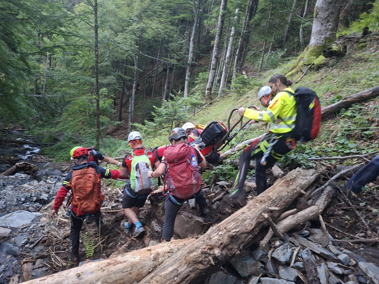 Un turist de 39 de ani din Sibiu a murit, iar trupul său a fost recuperat de Salvamont din Munții Făgăraș