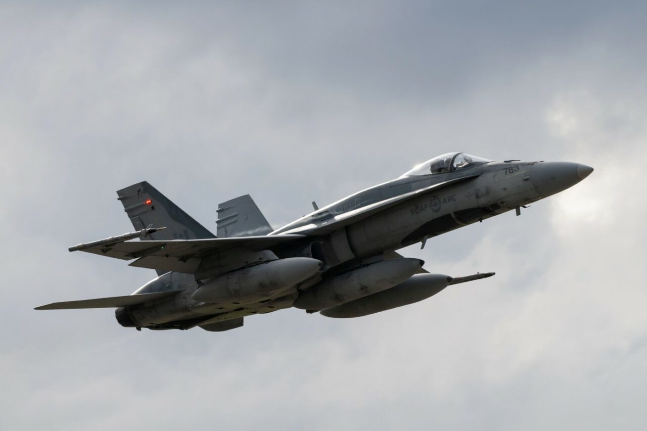 Alertă la granița României: două ținte detectate lângă Insula Șerpilor. RO-Alert în Tulcea. Două F-18 spaniole, ridicate de urgență
