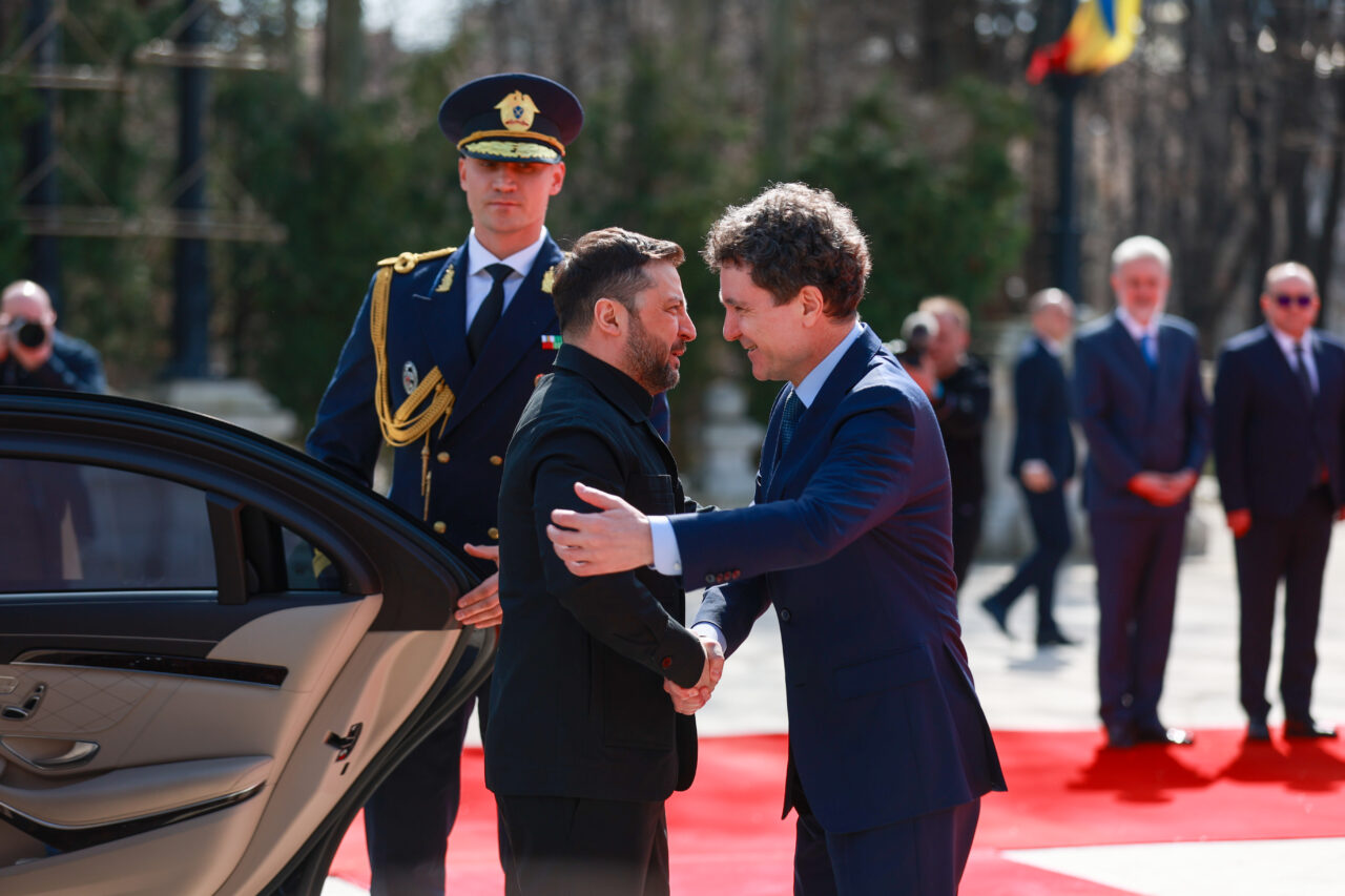 România, elogiată de Zelenski la Consiliul European: „Vreau să le mulţumesc vecinilor noştri”. Kievul cere o procedură rapidă de aderare la UE