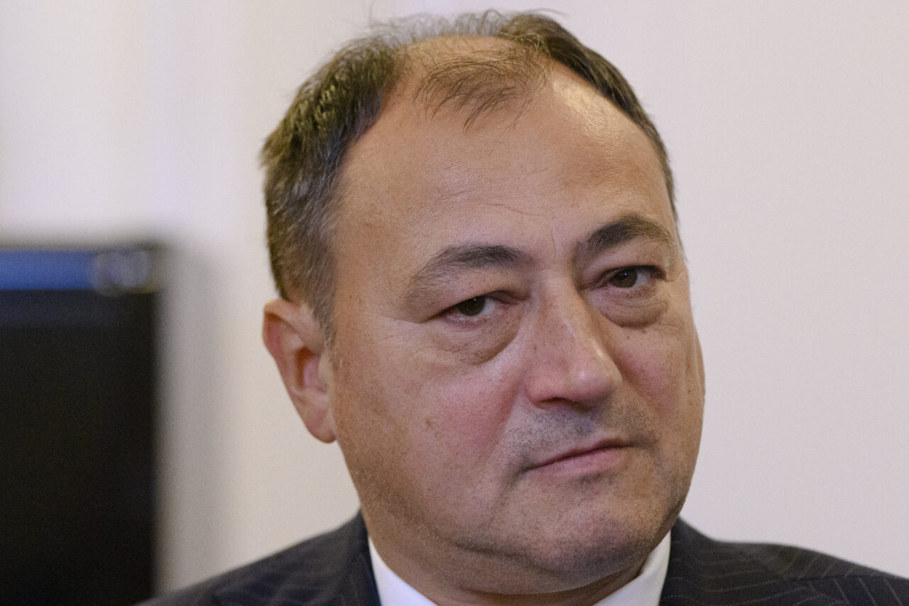 Sociologul Mirel Palada îl compară pe Nicușor Dan cu Emil Constantinescu. Spune că este lipsit de putere și de susținere populară