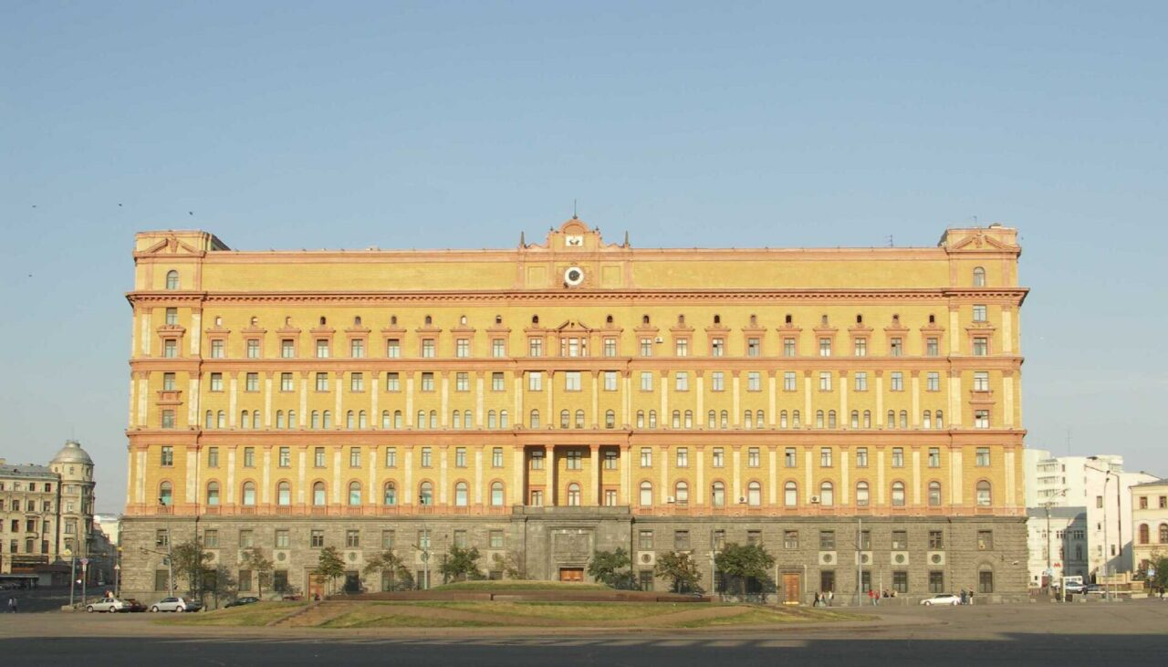 Un general FSB în retragere a fost găsit împușcat în cap, chiar în propria locuință