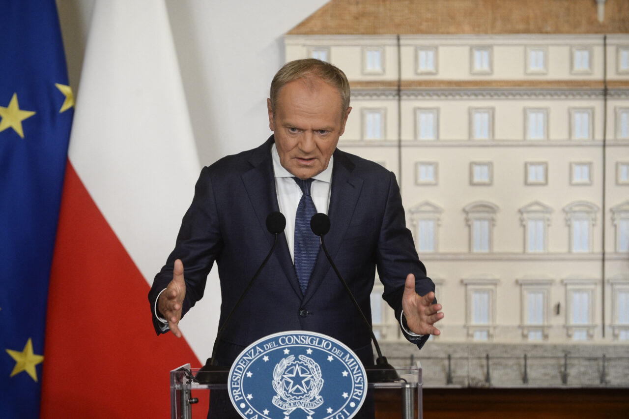 Un bărbat suspectat că plănuia un asasinat la adresa premierului polonez, Donald Tusk, a fost arestat. Mesajul oficialului