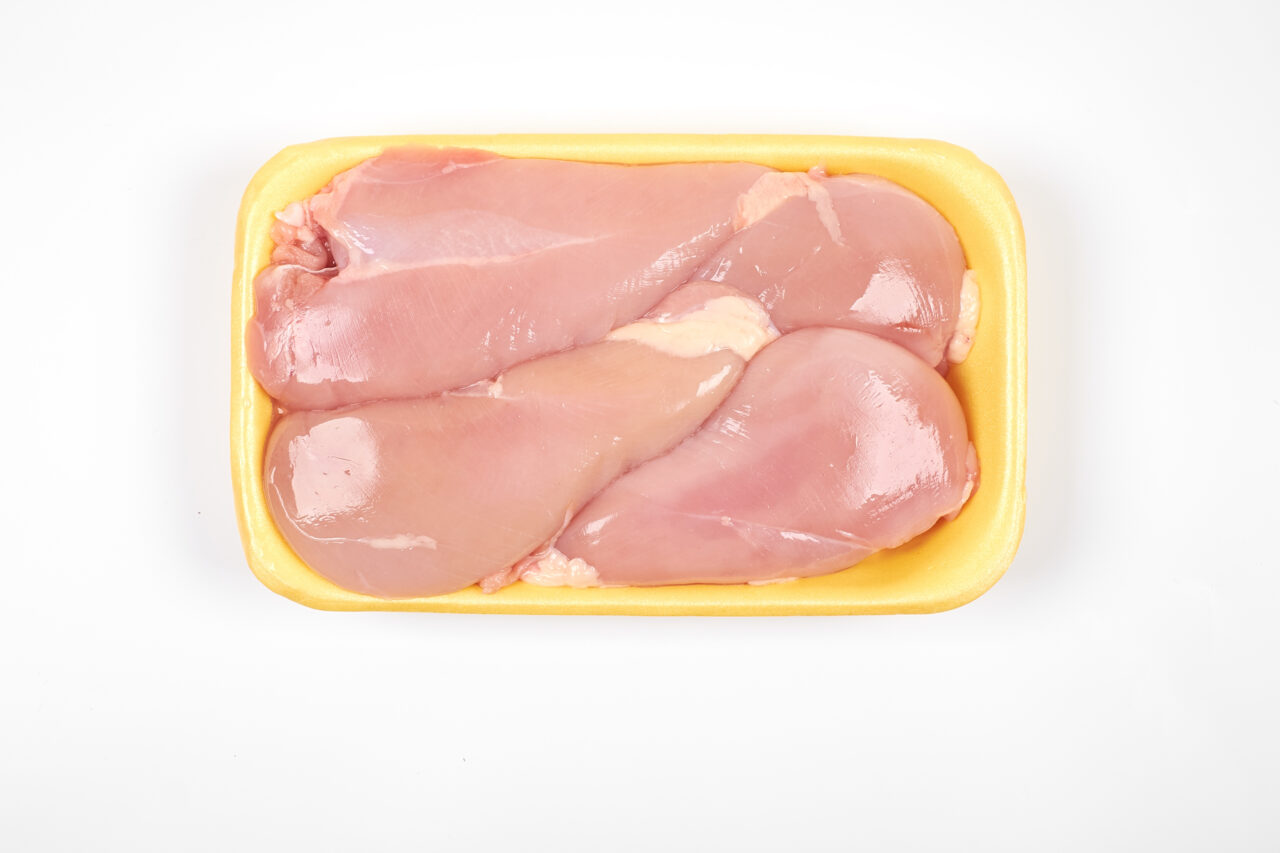 Carne de pui contaminată, comercializată, după verificări. Cum a fost posibil așa ceva