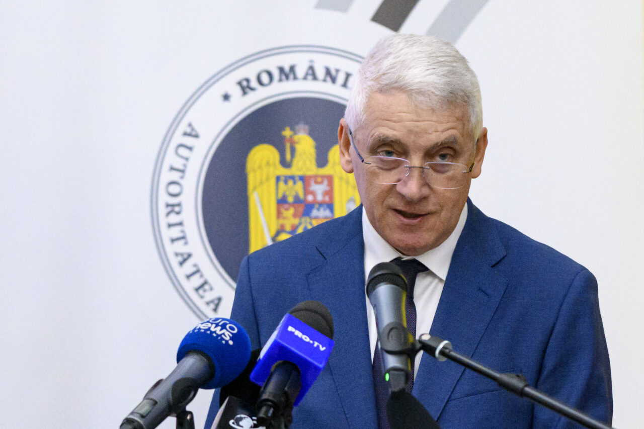 Adrian Țuțuianu, șeful AEP: „Undeva, într-un birou aici, la etaj, erau 3-4 colegi care au organizat un fel de club, cu narghilea”