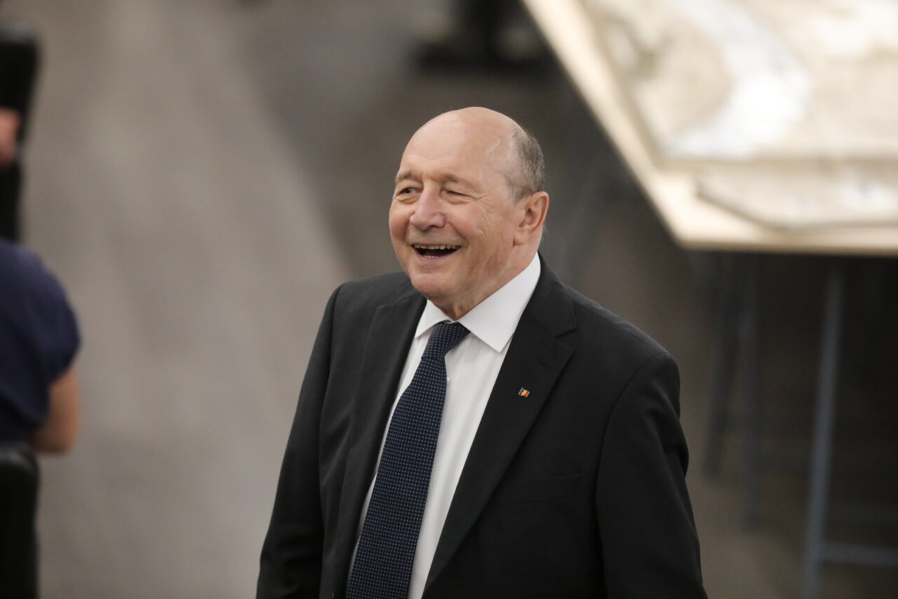 Traian Băsescu este convins că Executivul Veștea nu trece de Parlament. Nicușor Dan va trebui să facă a treia nominalizare. Riscul anticipatelor