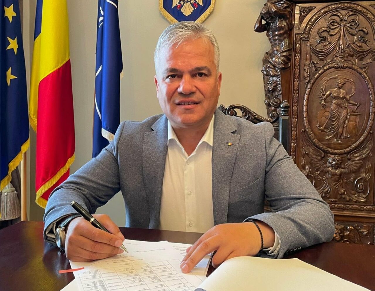 Premierul desemnat Adrian Veștea depune, la Parlament, programul de guvernare și lista miniștrilor. „Evaluăm cu atenție fiecare propunere”