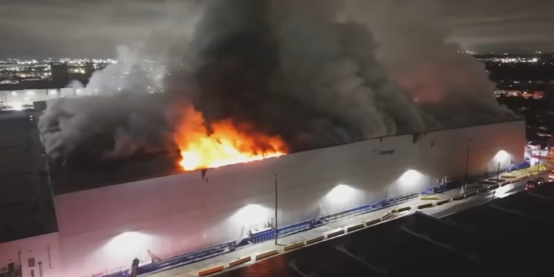 Los Angeles: Stare de urgență după trei zile de incendiu la depozit