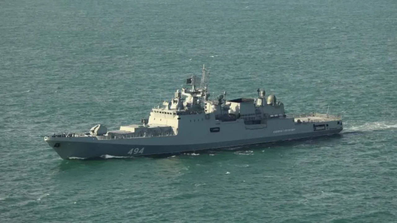 Alertă în Canalul Mânecii. O navă de război rusă ar fi tras focuri de avertisment lângă un iaht britanic