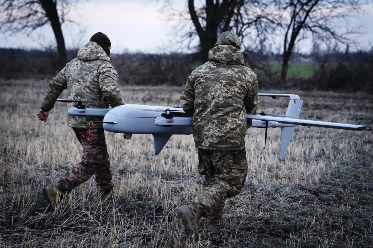 Atac cu drone asupra unui centru petrolier din Tatarstan, Rusia: doi morți și 12 răniți. Un incendiu uriaș a izbucnit la o instalație industrială