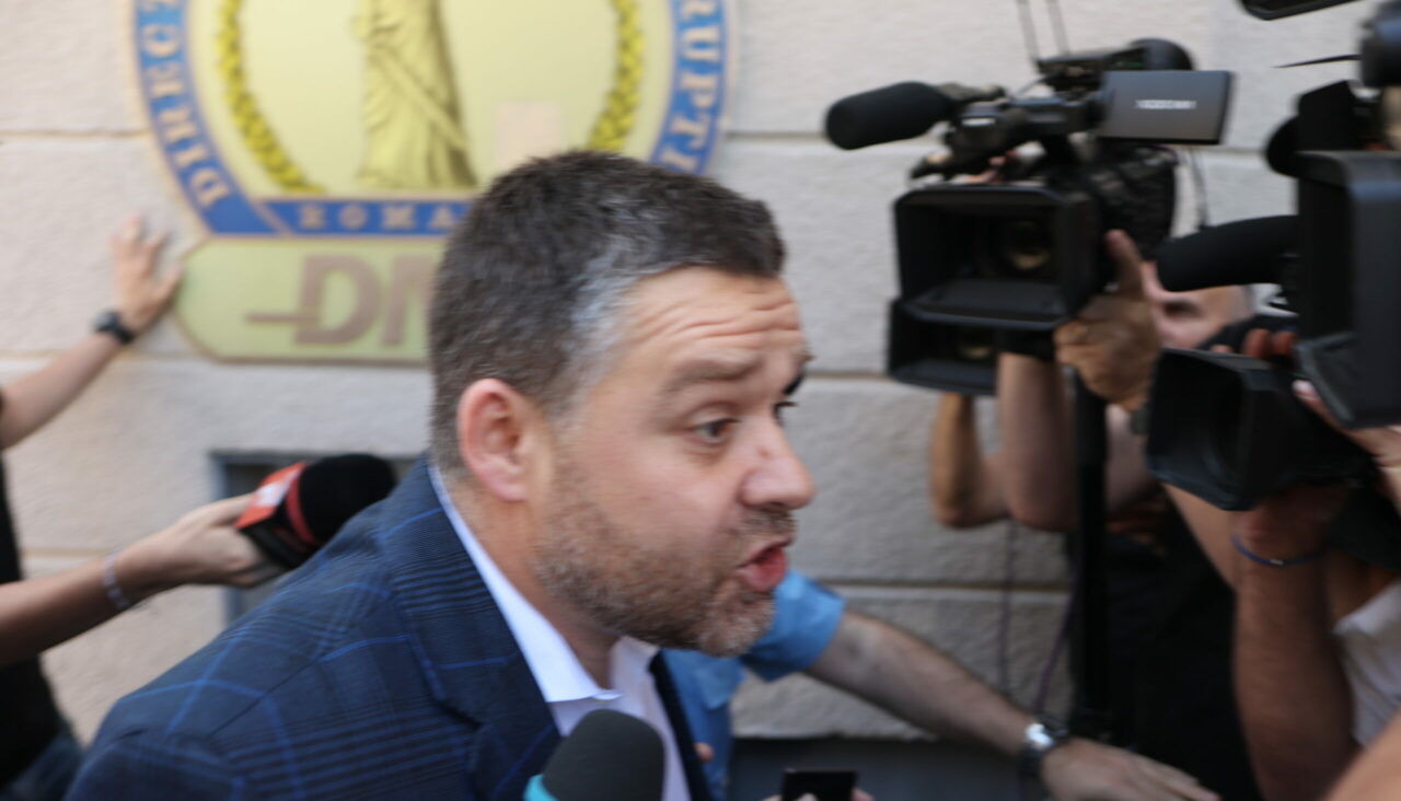 Ciprian Ciucu a fost pus sub acuzare de procurorii DNA pentru luare de mită. Primarul Capitalei a ajuns la audieri