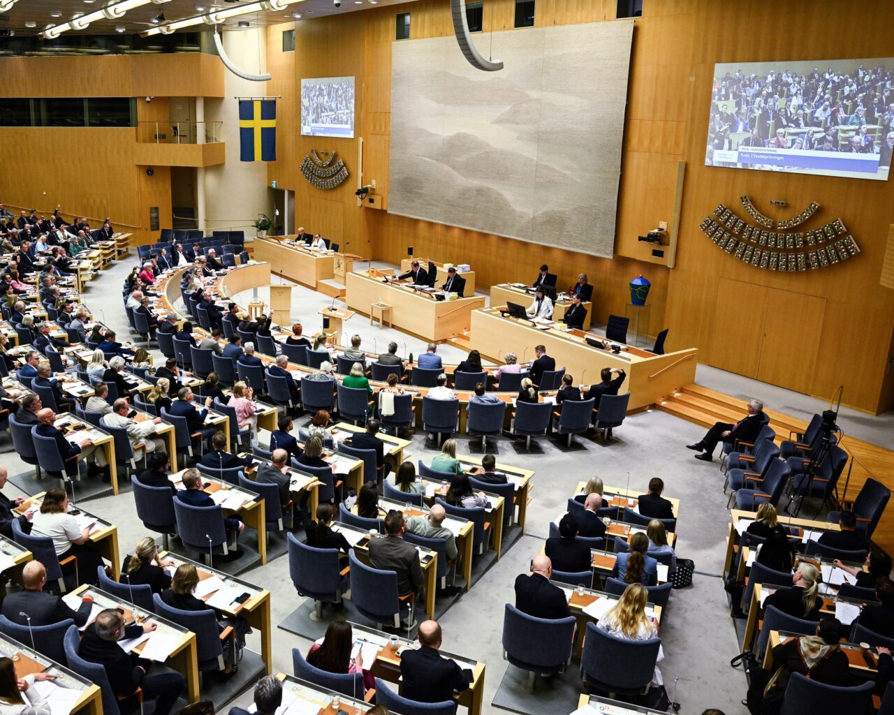 Suedia înăsprește politica de imigrație. Parlamentul aprobă revocarea permiselor de ședere și obligă funcționarii să raporteze migranții fără acte