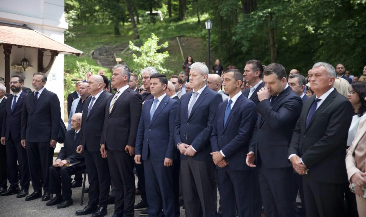 PNL pregăteşte opt posturi de vicepreşedinţi. Printre numele vehiculate în noua conducere se află Robert Sighiartău, Florin Roman, Raluca Turcan, dar și nou-veniții Dragoș Pîslaru și Oana Gheorghiu