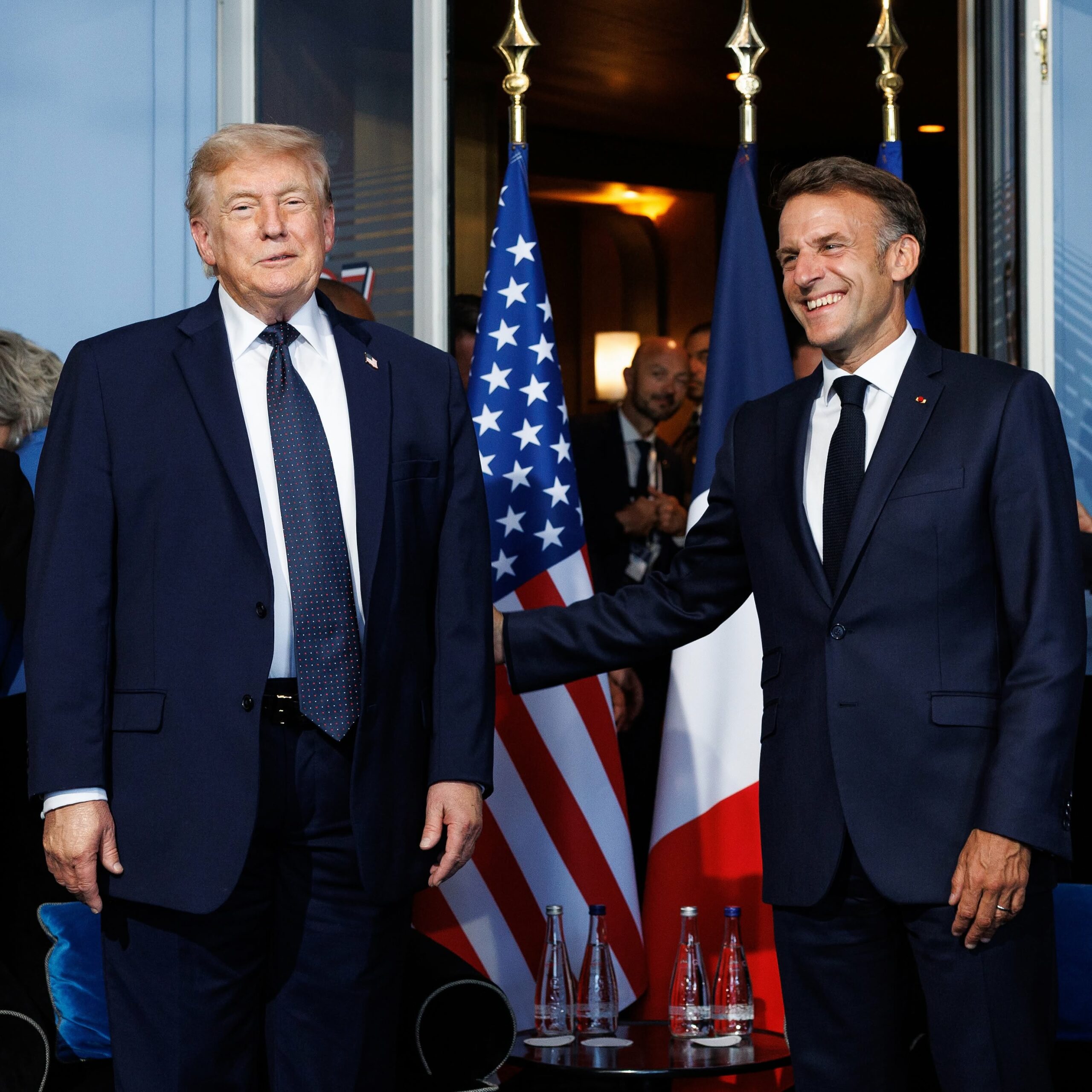 De ce au întârziat Zelenski, Trump și Macron la sesiunea comună a liderilor G7 de la Evian. Liderii au intrat ultimii în sală, cu 40 de minute întârziere