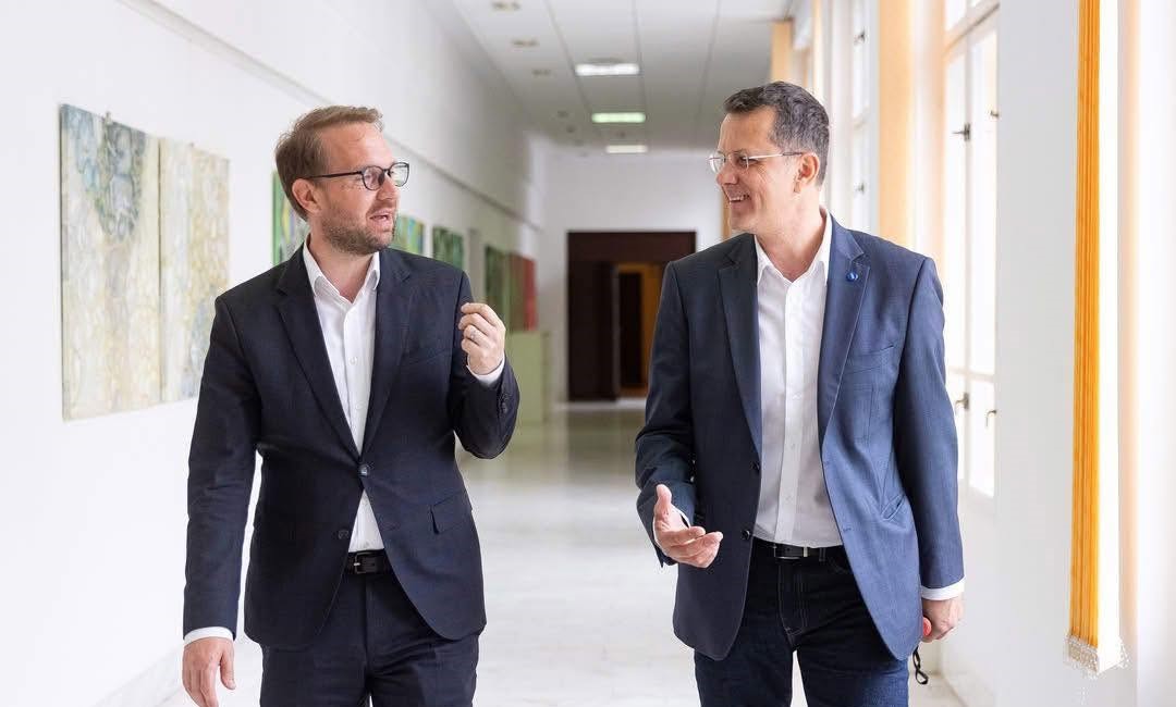 Ionuț Moșteanu sare în apărarea lui Dominic Fritz și susține că decizia Înaltei Curți reprezintă o reacție a „unui sistem corupt” împotriva USR