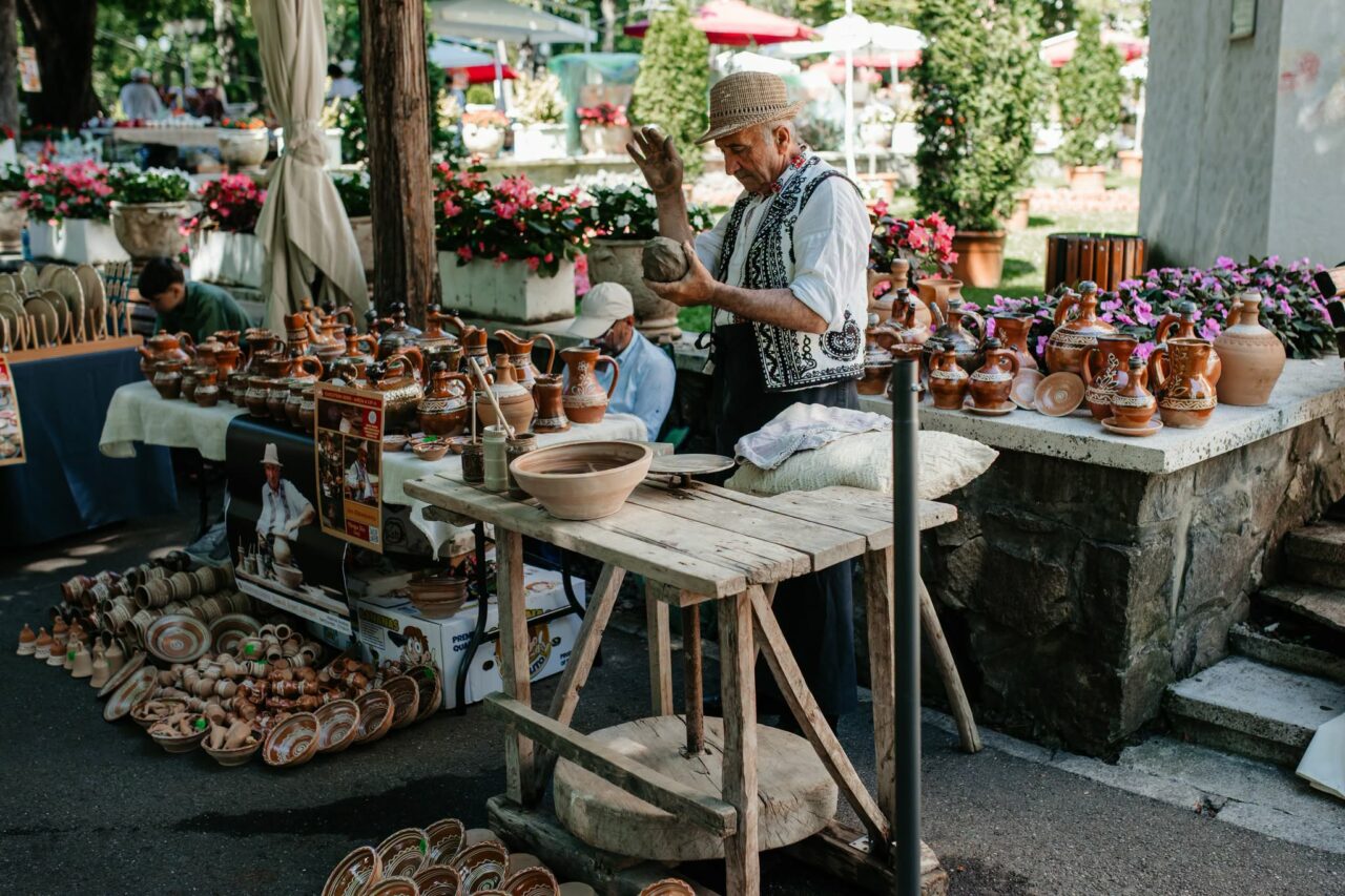 Cultura unei civilizații vechi de mii de ani, readusă la viață de meșteri olari din România, Moldova și Ucraina. Unde are loc evenimentul