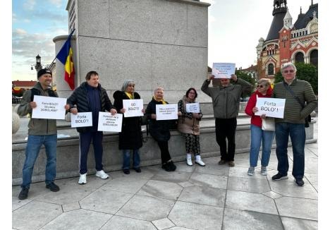 Ilie Bolojan, surprins în aeroport, în Oradea, la coada de îmbarcare. S-a salutat și fotografiat cu oamenii