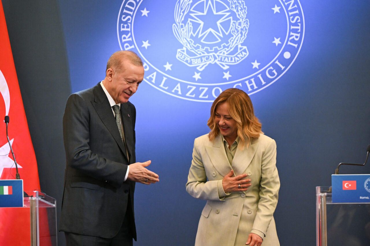 Reacția lui Erdogan, după ce a aflat că Giorgia Meloni i-a ascultat sfatul și s-a lăsat de fumat. Ce mesaj i-a transmis președintele turc