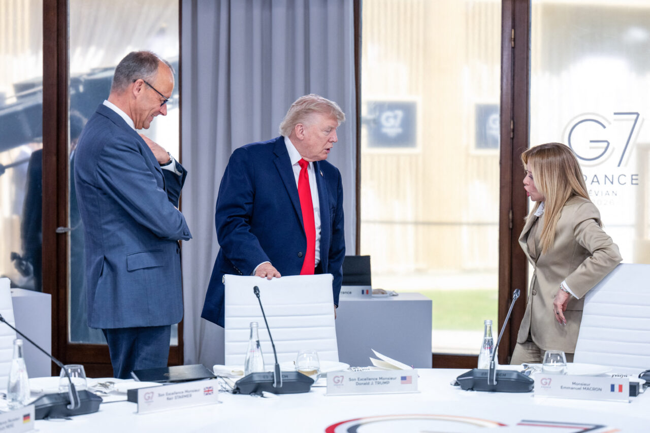 Scandalul fotografiei de la G7 se intensifică. Cum răspunde Donald Trump acuzațiilor premierului italian, Giorgia Meloni