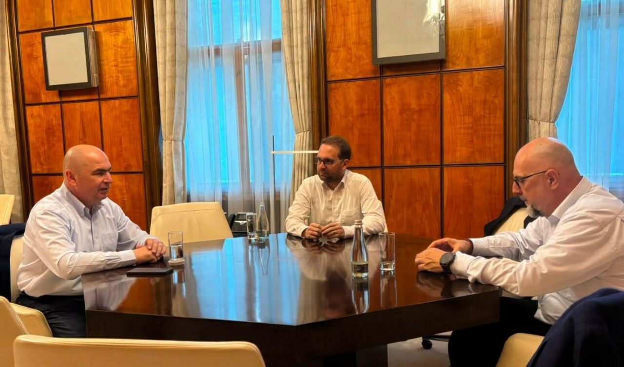 Liderii PNL, USR, UDMR s-au întâlnit și s-au fotografiat astăzi în în timpul negocierilor politice