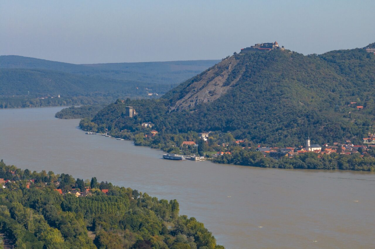 Canicula destabilizează Dunărea. Fluviul a atins temperaturi periculoase și provoacă efecte în România și Ungaria