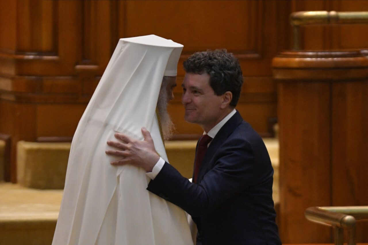 Propunere surpriză a unor parlamentari. Patriarhul Daniel să fie premierul desemnat. Cum argumentează